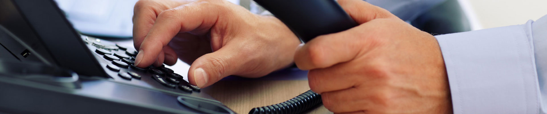 Зв'яжіться з нами